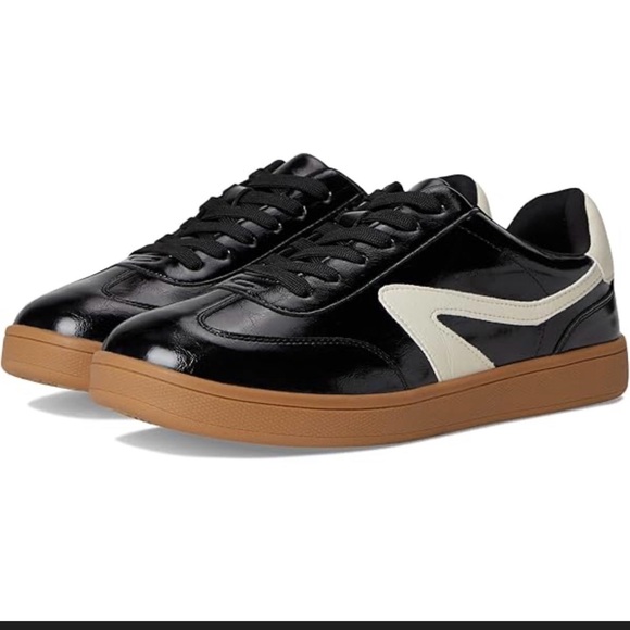 NeOT Dolce Vita Black and White Sneakers with Brown Sole size 9